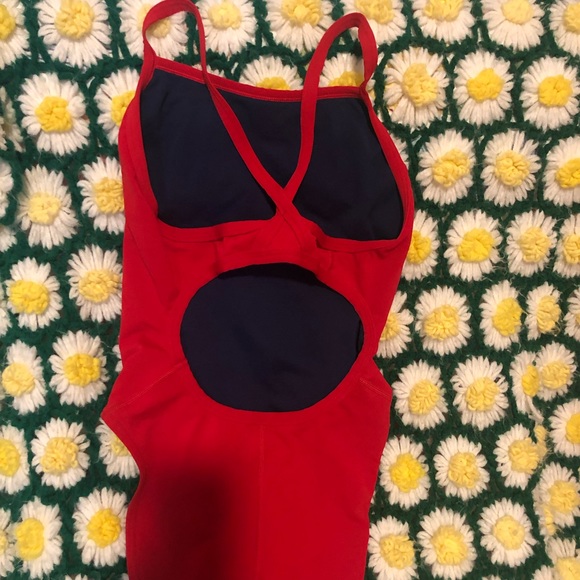 One piece speedo swim suit - Picture 2 of 3